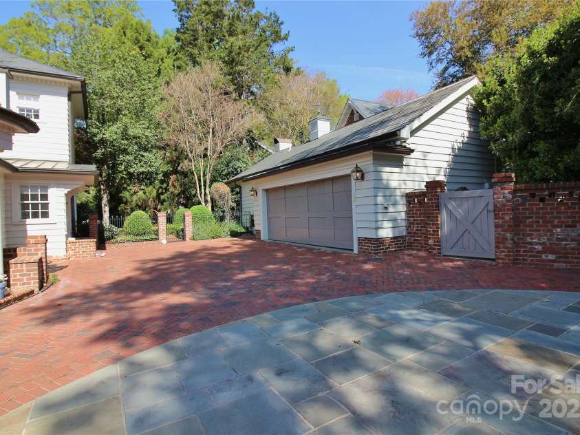 1137 Queens Road, Charlotte, NC 28207.  MLS# CAR4269020, YatesRealty ID 18596. 