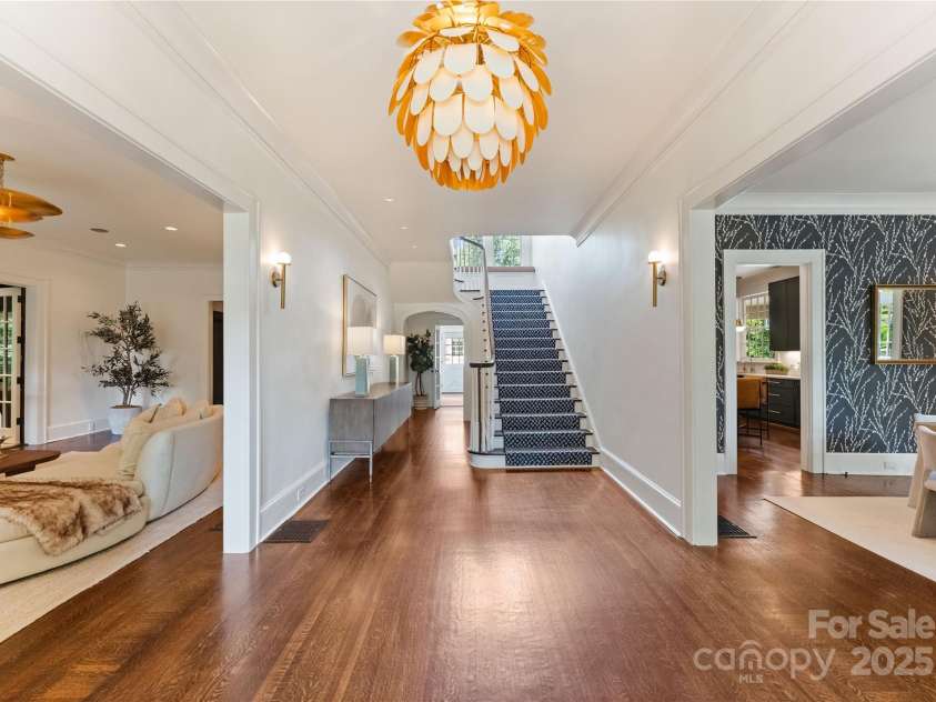1137 Queens Road, Charlotte, NC 28207.  MLS# CAR4296998, YatesRealty ID 18596. Foyer