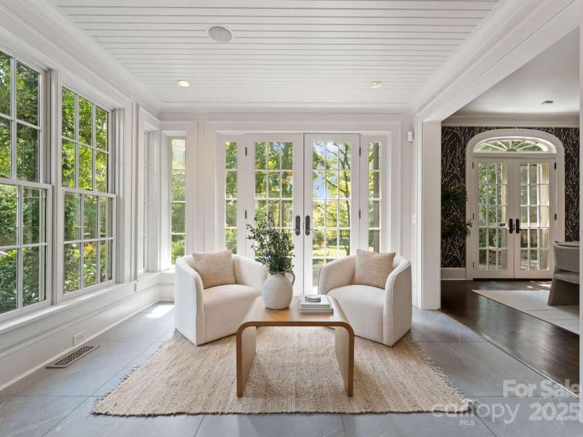 1137 Queens Road, Charlotte, NC 28207.  MLS# CAR4296998, YatesRealty ID 18596. Keeping Room