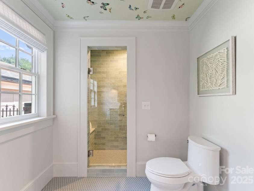 1137 Queens Road, Charlotte, NC 28207.  MLS# CAR4296998, YatesRealty ID 18596. Main level Bathroom