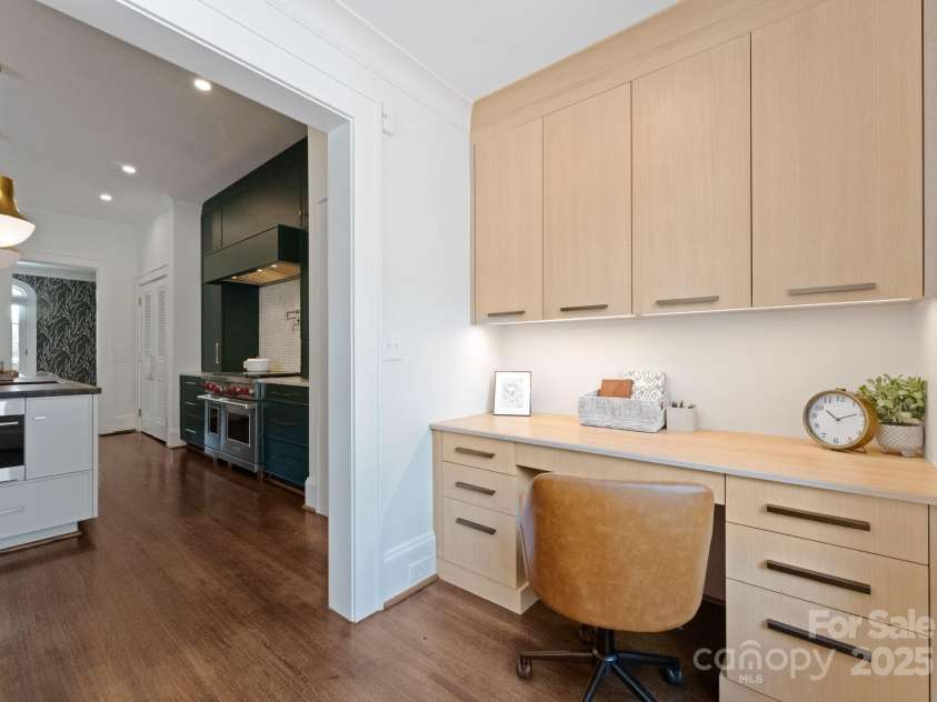 1137 Queens Road, Charlotte, NC 28207.  MLS# CAR4296998, YatesRealty ID 18596. Office