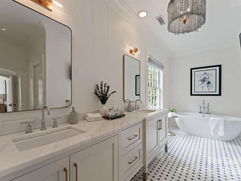 1137 Queens Road, Charlotte, NC 28207.  MLS# CAR4296998, YatesRealty ID 18596. Primary Bathroom 