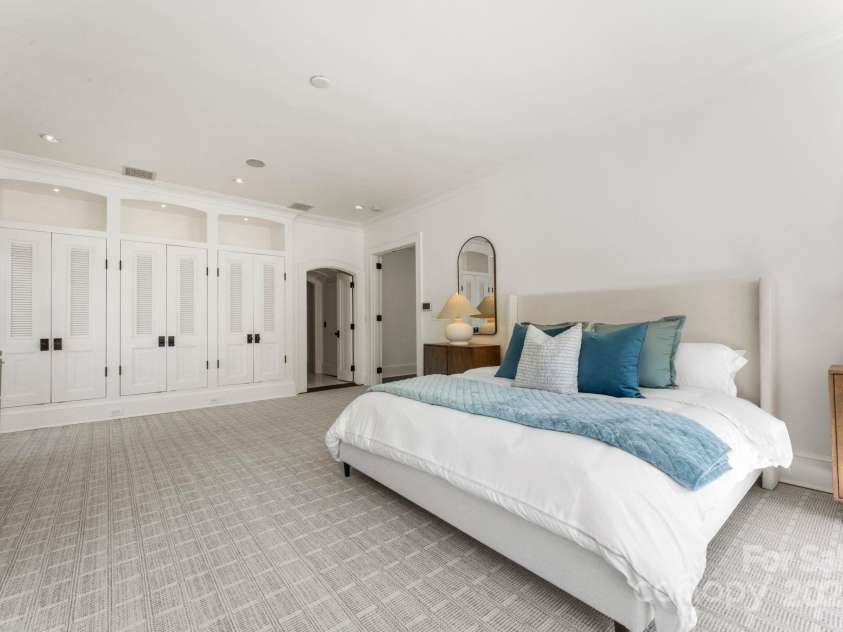 1137 Queens Road, Charlotte, NC 28207.  MLS# CAR4296998, YatesRealty ID 18596. Primary Bedroom