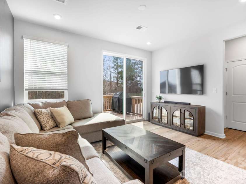 1230 Keydet Drive, Charlotte, NC 28216.  MLS# CAR4342742, YatesRealty ID 18596. 