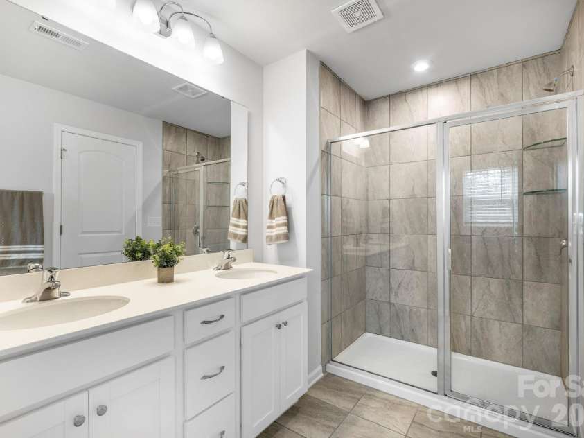 1230 Keydet Drive, Charlotte, NC 28216.  MLS# CAR4342742, YatesRealty ID 18596. 