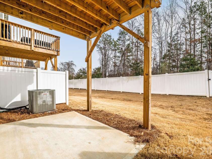 1230 Keydet Drive, Charlotte, NC 28216.  MLS# CAR4342742, YatesRealty ID 18596. 