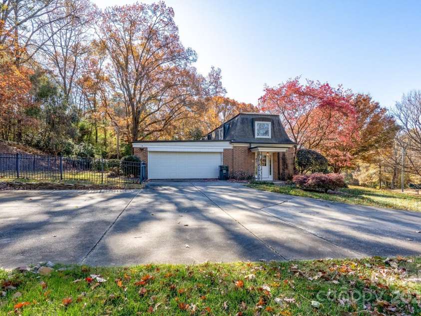 758 Williamsburg Drive, Concord, NC 28025.  MLS# CAR4248248, YatesRealty ID 18597. 