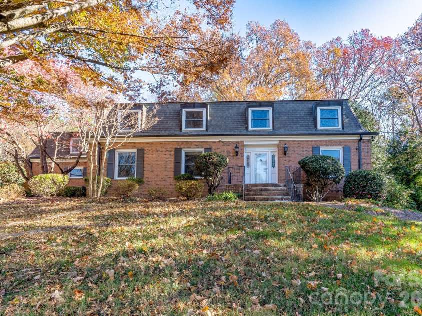 758 Williamsburg Drive, Concord, NC 28025.  MLS# CAR4248248, YatesRealty ID 18597. 