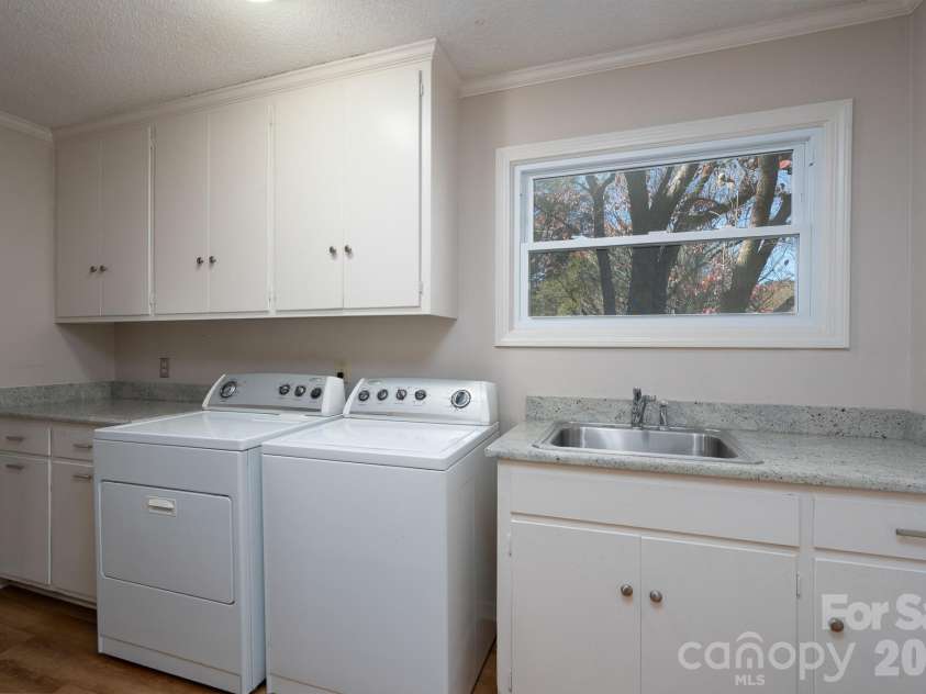 758 Williamsburg Drive, Concord, NC 28025.  MLS# CAR4248248, YatesRealty ID 18597. 