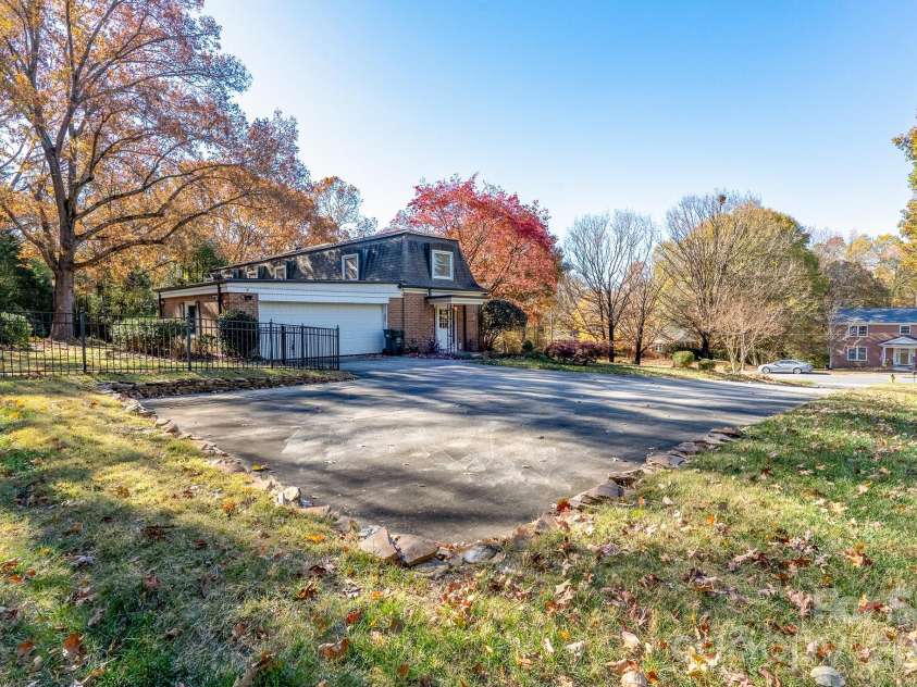 758 Williamsburg Drive, Concord, NC 28025.  MLS# CAR4248248, YatesRealty ID 18597. 
