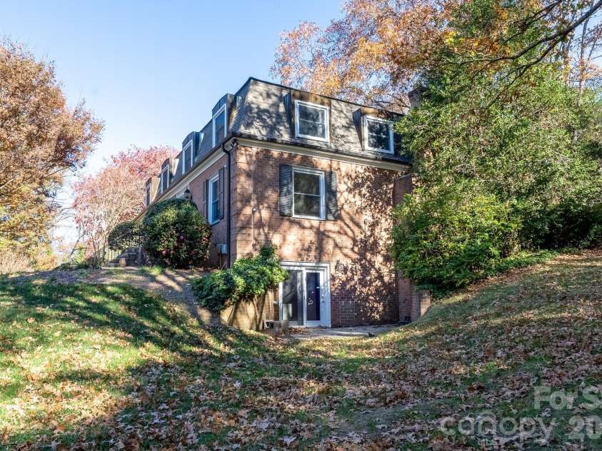 758 Williamsburg Drive, Concord, NC 28025.  MLS# CAR4248248, YatesRealty ID 18597. 