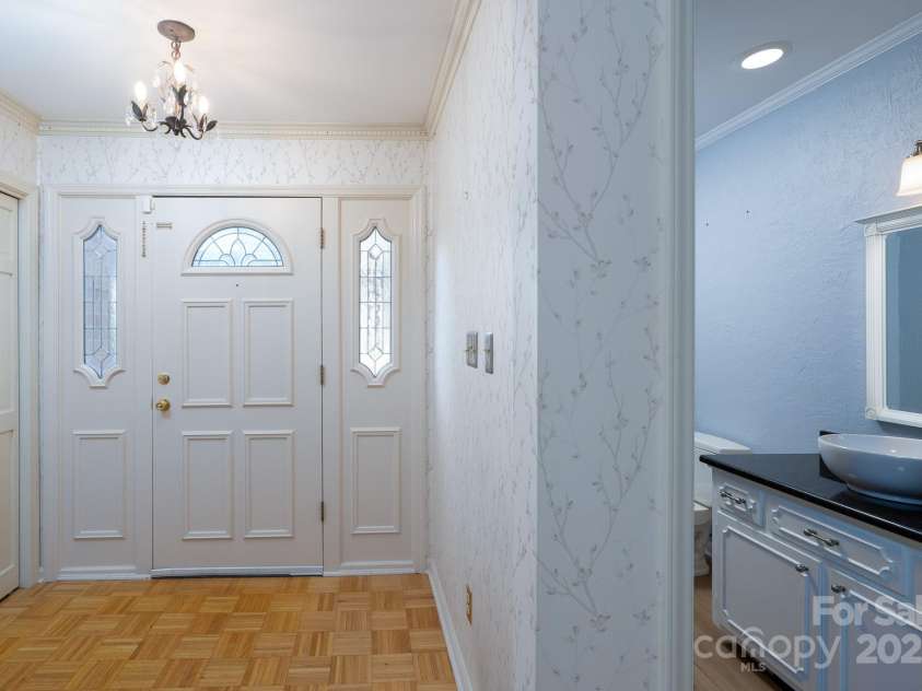 758 Williamsburg Drive, Concord, NC 28025.  MLS# CAR4248248, YatesRealty ID 18597. Entry /Half Bath