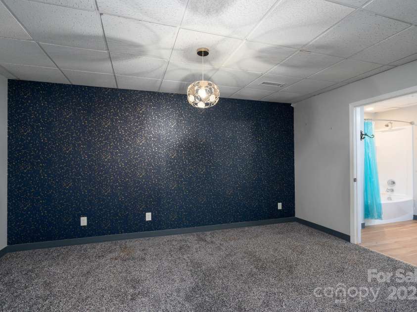 758 Williamsburg Drive, Concord, NC 28025.  MLS# CAR4248248, YatesRealty ID 18597. Flex Space