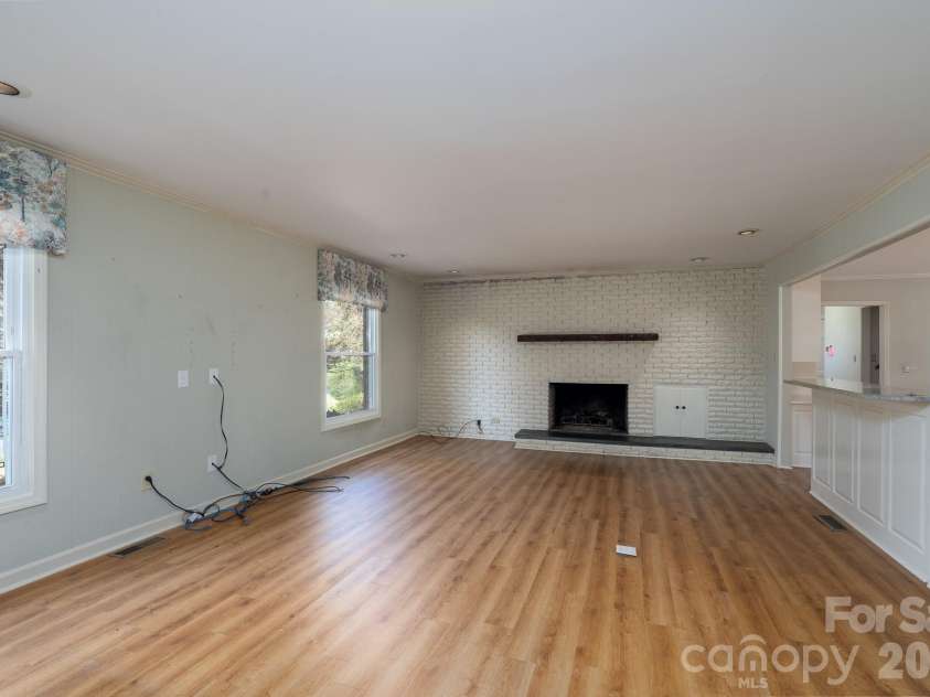 758 Williamsburg Drive, Concord, NC 28025.  MLS# CAR4248248, YatesRealty ID 18597. Living Room