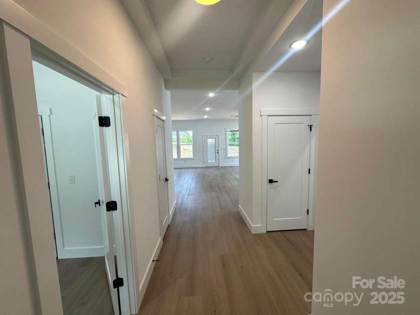 953 Mike Circle, Spartanburg, SC 29303.  MLS# CAR4269095, YatesRealty ID 18597. 