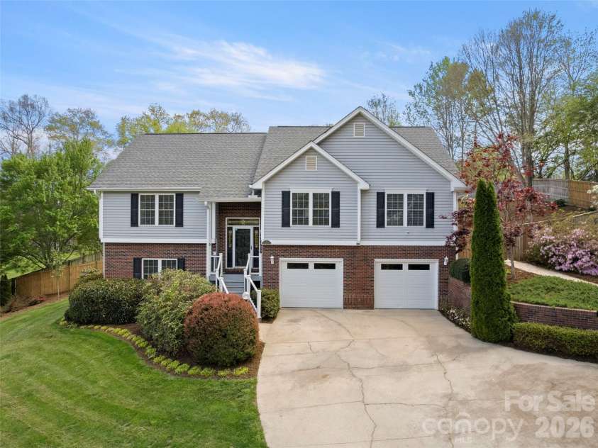 36 Ashley Woods Drive, Arden, NC 28704.  MLS# CAR4370247, YatesRealty ID 18598. 