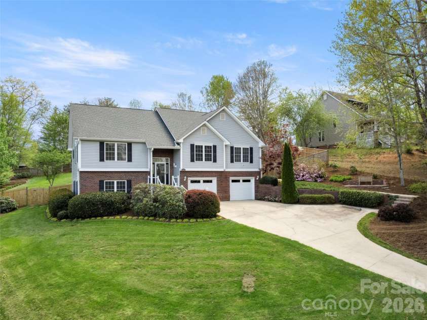 36 Ashley Woods Drive, Arden, NC 28704.  MLS# CAR4370247, YatesRealty ID 18598. 