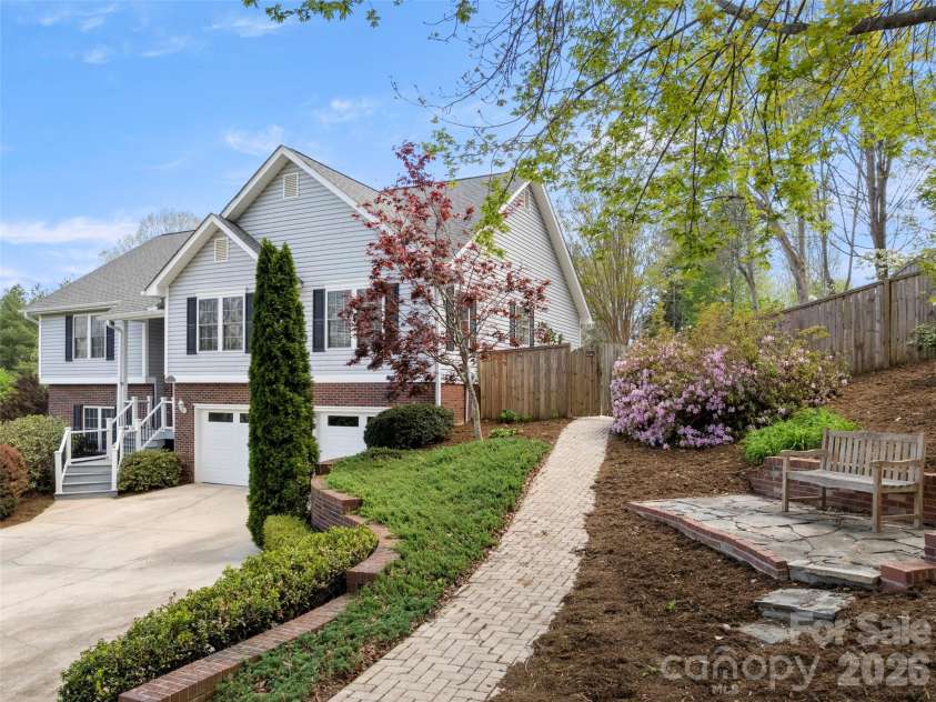 36 Ashley Woods Drive, Arden, NC 28704.  MLS# CAR4370247, YatesRealty ID 18598. 