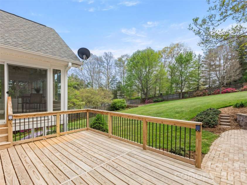 36 Ashley Woods Drive, Arden, NC 28704.  MLS# CAR4370247, YatesRealty ID 18598. 