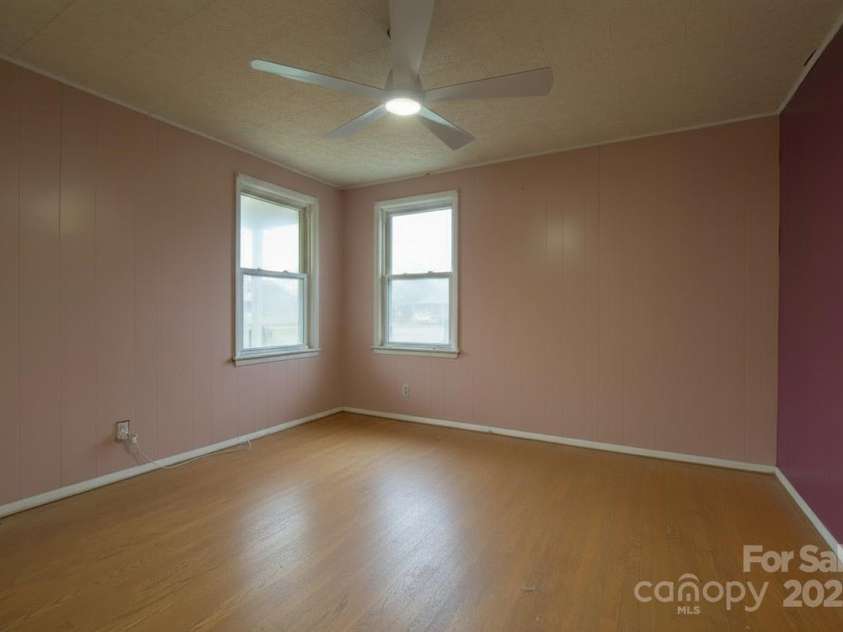 365 Old Haw Creek Road, Asheville, NC 28805.  MLS# CAR4307424, YatesRealty ID 186. 