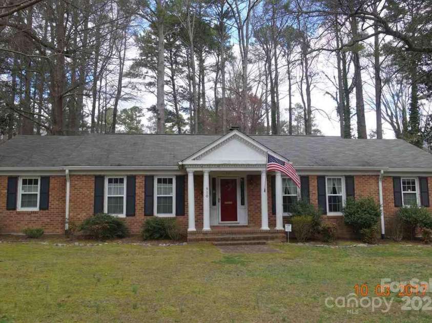 910 Parham Street, Henderson, NC 27536.  MLS# CAR4259921, YatesRealty ID 186. 