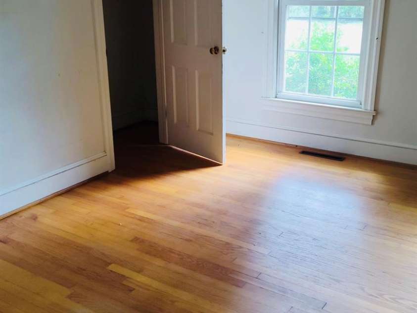 910 Parham Street, Henderson, NC 27536.  MLS# CAR4259921, YatesRealty ID 186. 