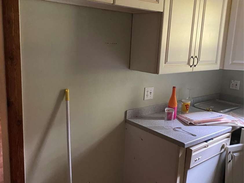 910 Parham Street, Henderson, NC 27536.  MLS# CAR4259921, YatesRealty ID 186. 