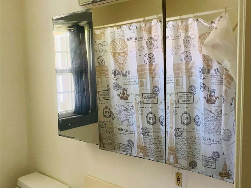 910 Parham Street, Henderson, NC 27536.  MLS# CAR4259921, YatesRealty ID 186. 