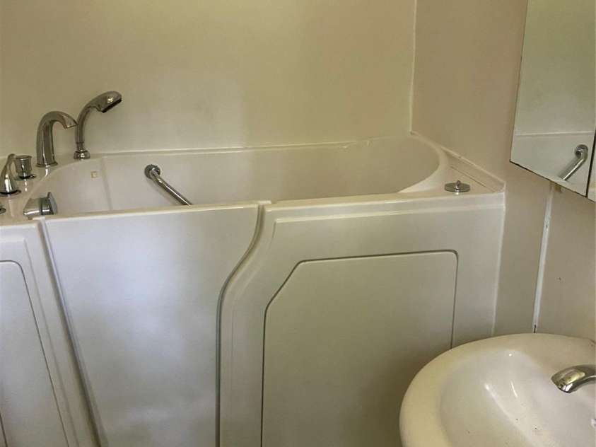 910 Parham Street, Henderson, NC 27536.  MLS# CAR4259921, YatesRealty ID 186. 