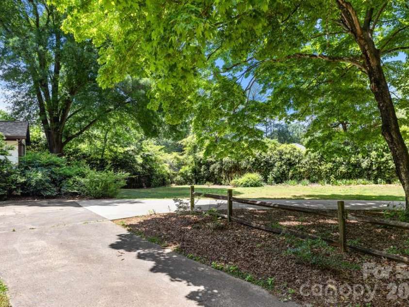 5335 Lansing Drive, Charlotte, NC 28270.  MLS# CAR4366820, YatesRealty ID 18600. 