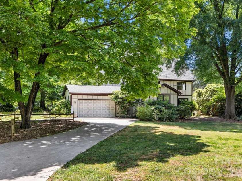 5335 Lansing Drive, Charlotte, NC 28270.  MLS# CAR4366820, YatesRealty ID 18600. 