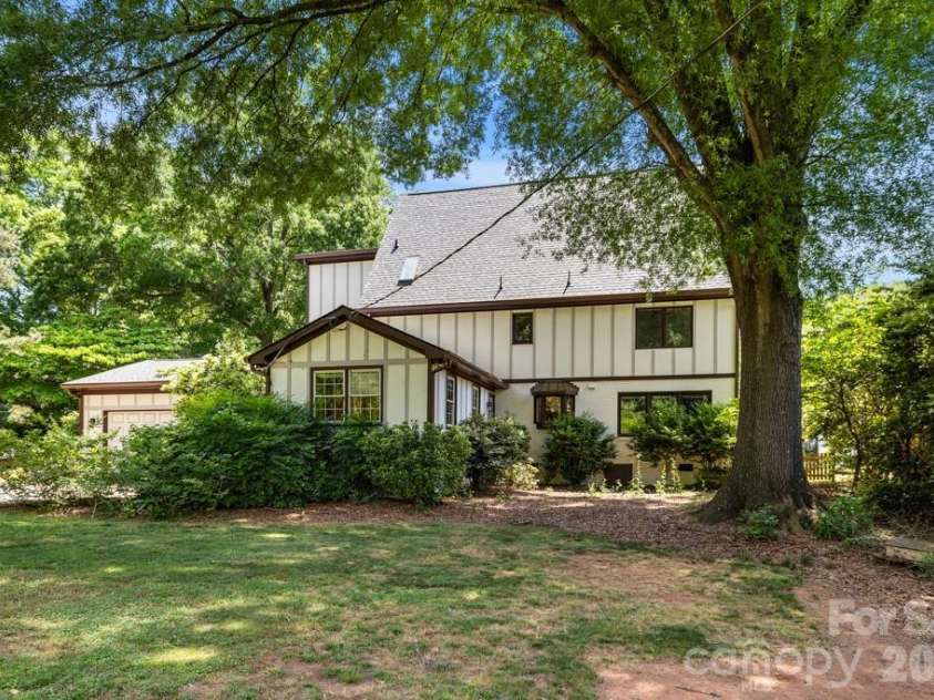 5335 Lansing Drive, Charlotte, NC 28270.  MLS# CAR4366820, YatesRealty ID 18600. 