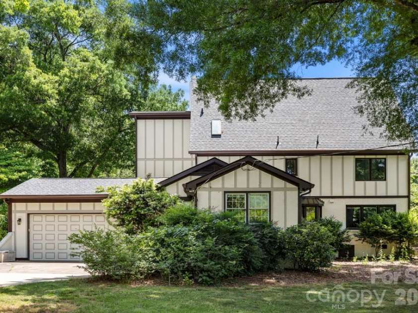 5335 Lansing Drive, Charlotte, NC 28270.  MLS# CAR4366820, YatesRealty ID 18600. 