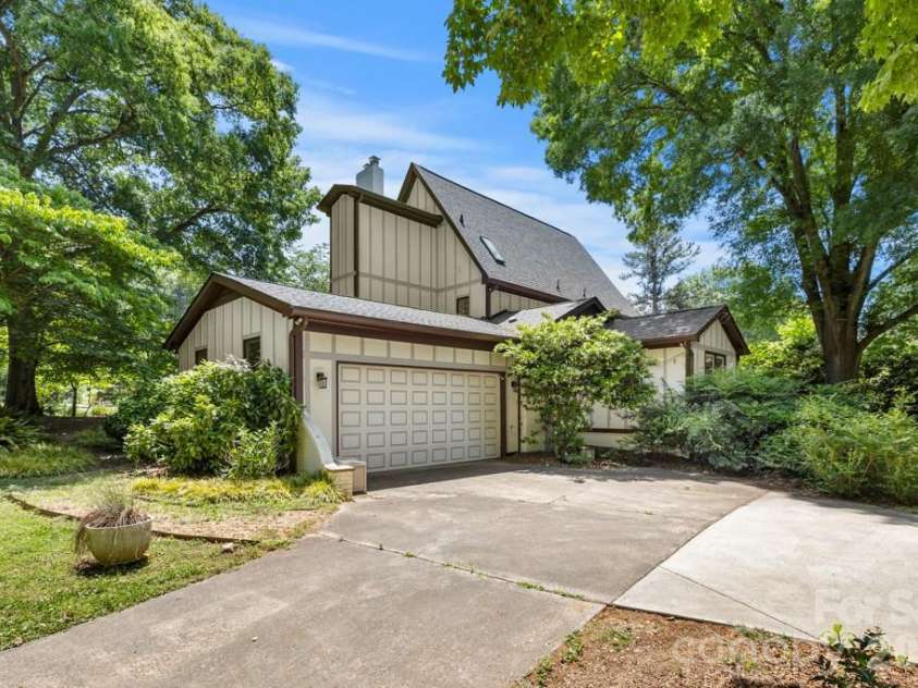 5335 Lansing Drive, Charlotte, NC 28270.  MLS# CAR4366820, YatesRealty ID 18600. 