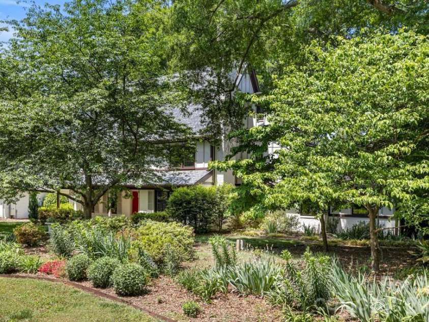 5335 Lansing Drive, Charlotte, NC 28270.  MLS# CAR4366820, YatesRealty ID 18600. 