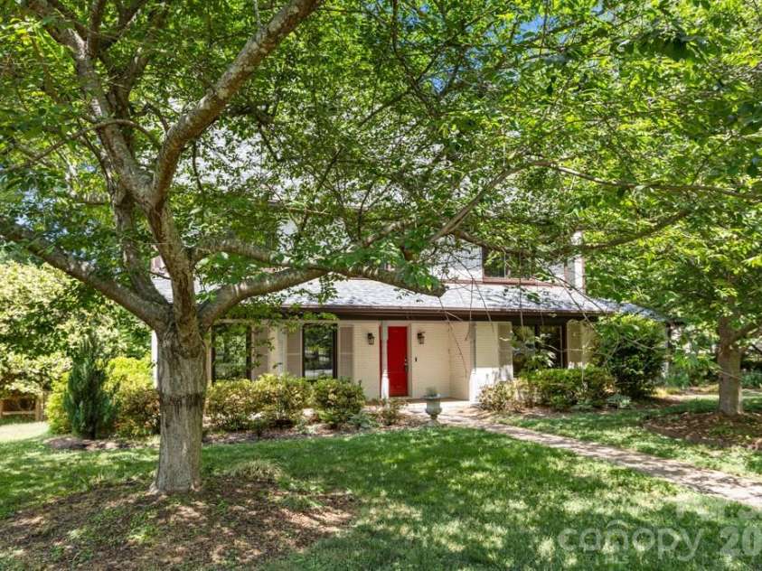 5335 Lansing Drive, Charlotte, NC 28270.  MLS# CAR4366820, YatesRealty ID 18600. 