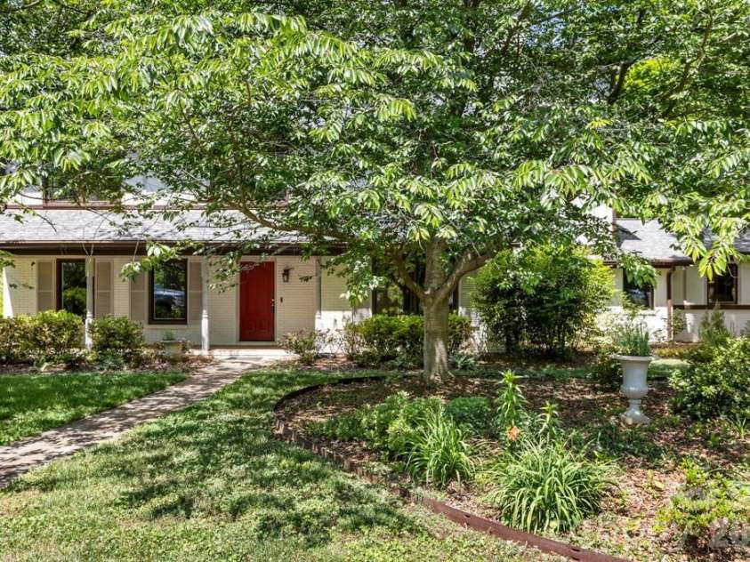 5335 Lansing Drive, Charlotte, NC 28270.  MLS# CAR4366820, YatesRealty ID 18600. 