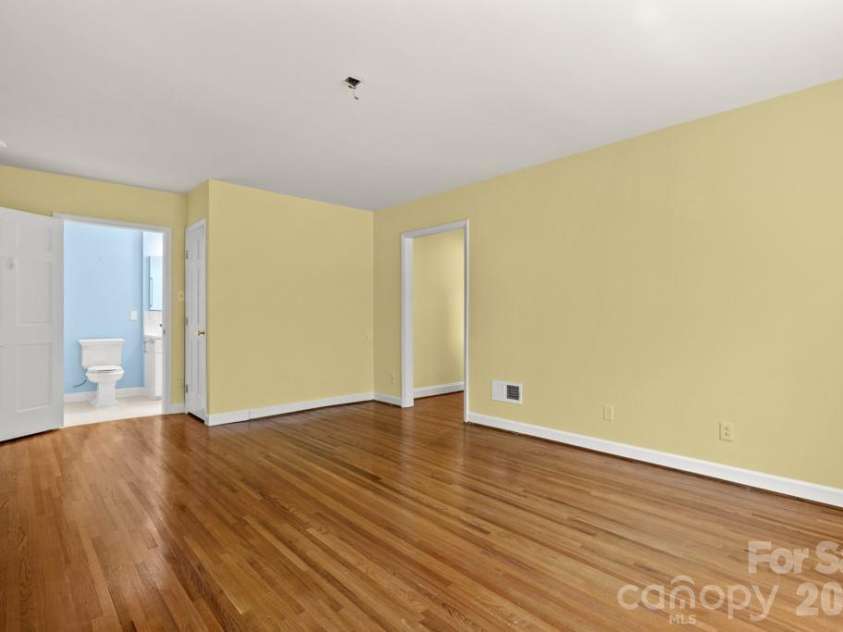 5335 Lansing Drive, Charlotte, NC 28270.  MLS# CAR4366820, YatesRealty ID 18600. 