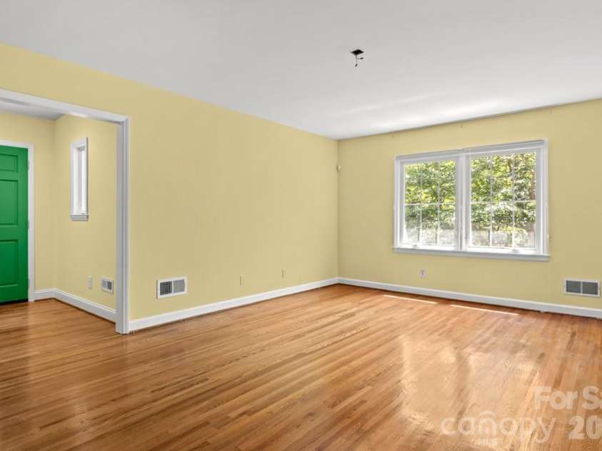 5335 Lansing Drive, Charlotte, NC 28270.  MLS# CAR4366820, YatesRealty ID 18600. 