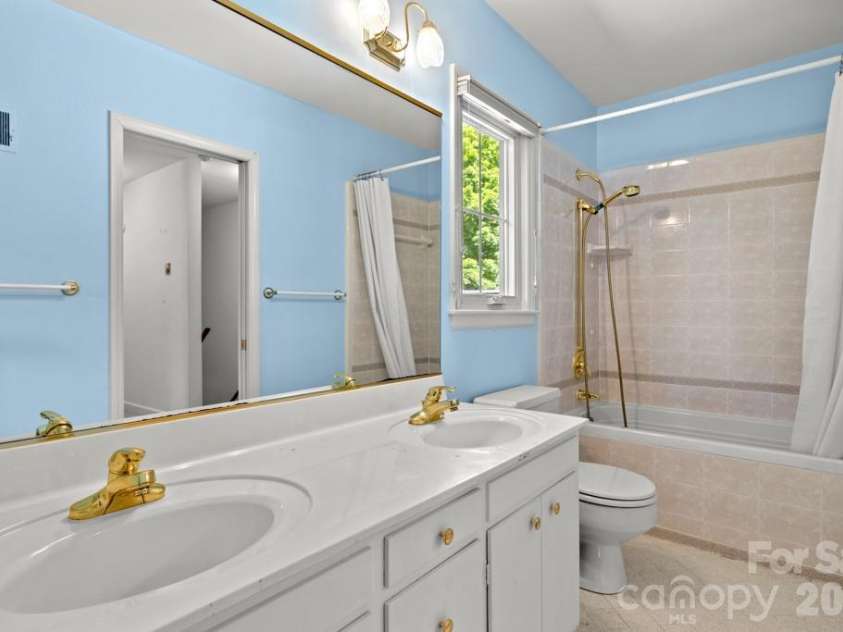 5335 Lansing Drive, Charlotte, NC 28270.  MLS# CAR4366820, YatesRealty ID 18600. 