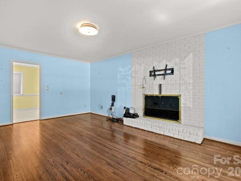 5335 Lansing Drive, Charlotte, NC 28270.  MLS# CAR4366820, YatesRealty ID 18600. 
