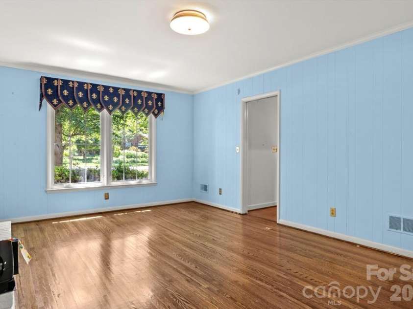 5335 Lansing Drive, Charlotte, NC 28270.  MLS# CAR4366820, YatesRealty ID 18600. 