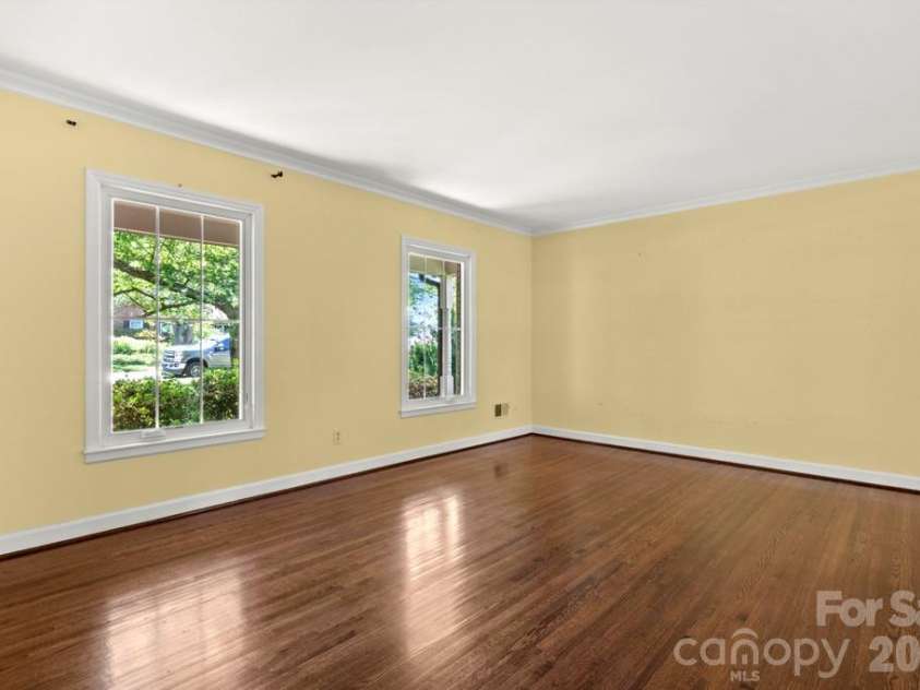5335 Lansing Drive, Charlotte, NC 28270.  MLS# CAR4366820, YatesRealty ID 18600. 