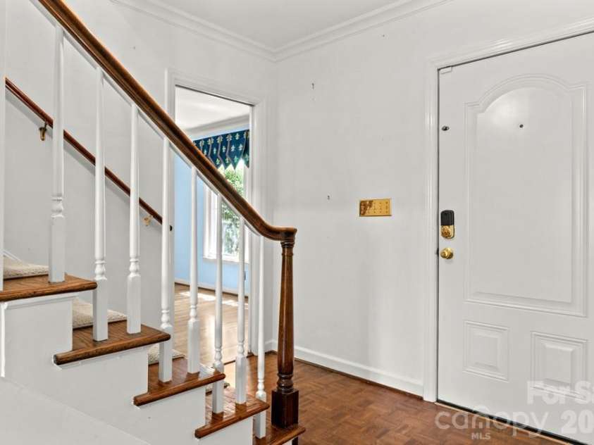 5335 Lansing Drive, Charlotte, NC 28270.  MLS# CAR4366820, YatesRealty ID 18600. 