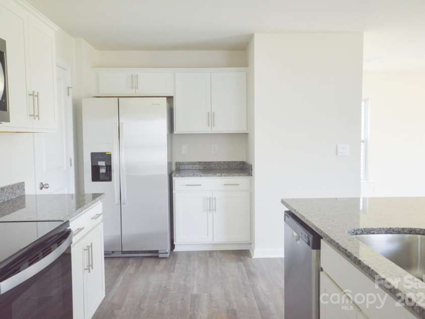 40 Lillian Lane, Hendersonville, NC 28792.  MLS# CAR4269512, YatesRealty ID 18601. 