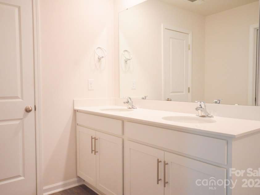 40 Lillian Lane, Hendersonville, NC 28792.  MLS# CAR4269512, YatesRealty ID 18601. 