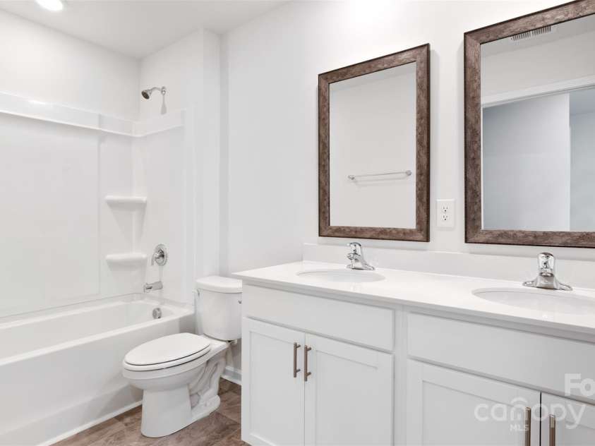 40 Lillian Lane, Hendersonville, NC 28792.  MLS# CAR4269512, YatesRealty ID 18601. 