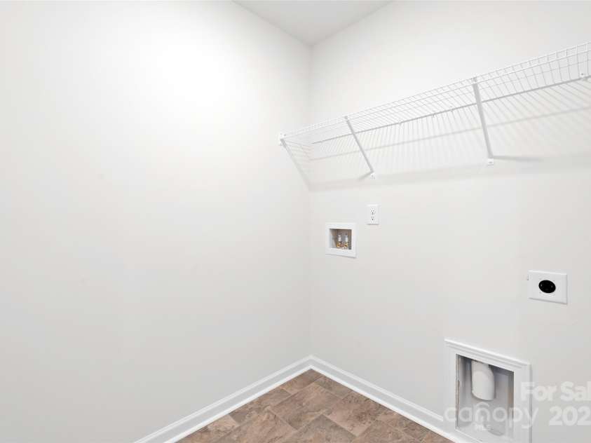 40 Lillian Lane, Hendersonville, NC 28792.  MLS# CAR4269512, YatesRealty ID 18601. 