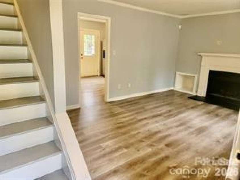 6414 Rockshire Drive, Charlotte, NC 28227.  MLS# CAR4359520, YatesRealty ID 18601. 