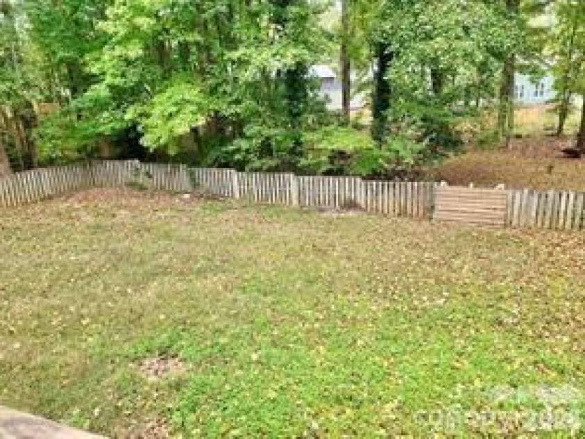6414 Rockshire Drive, Charlotte, NC 28227.  MLS# CAR4359520, YatesRealty ID 18601. 